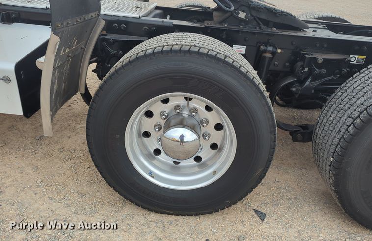 image for item MX9531 2020 Kenworth T680  semi truck