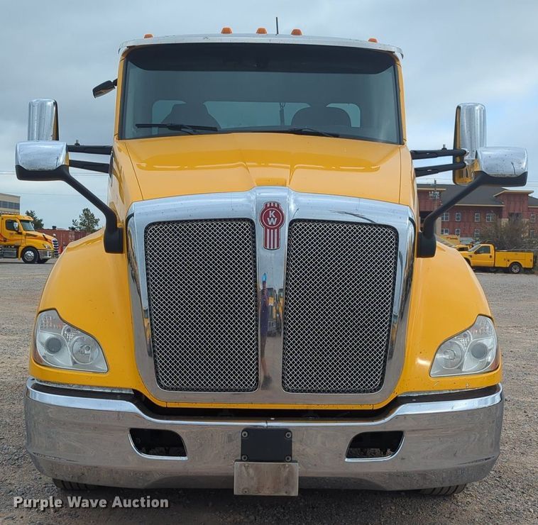 image for item MX9532 2020 Kenworth T680  semi truck