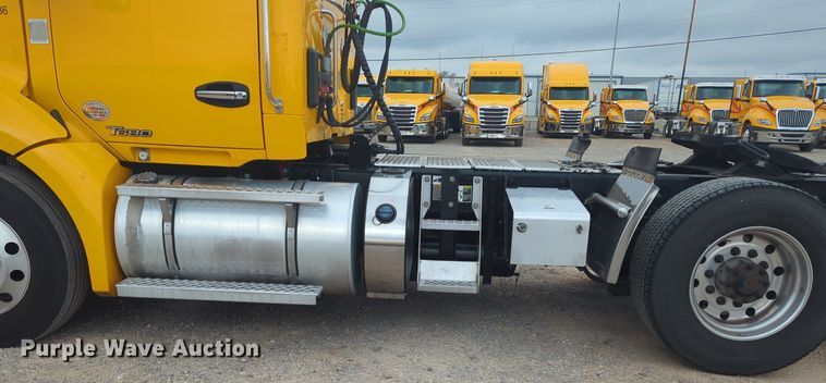 image for item MX9532 2020 Kenworth T680  semi truck