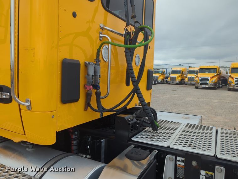 image for item MX9532 2020 Kenworth T680  semi truck