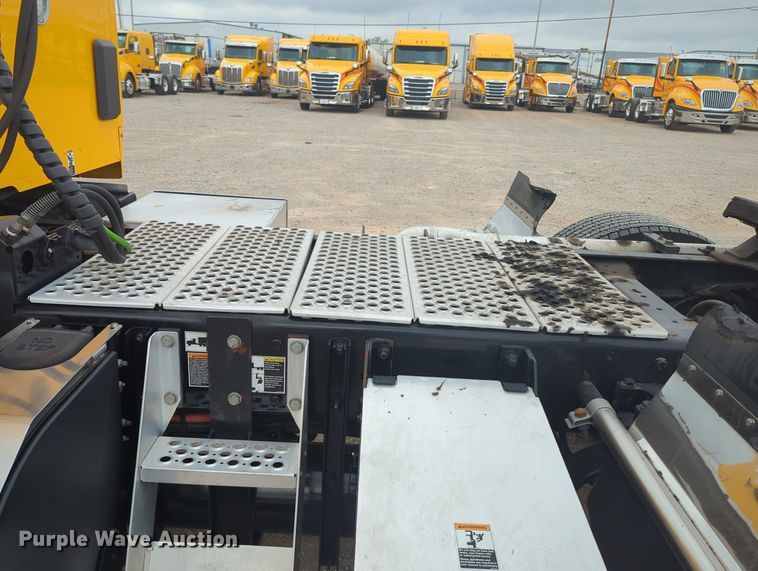 image for item MX9532 2020 Kenworth T680  semi truck