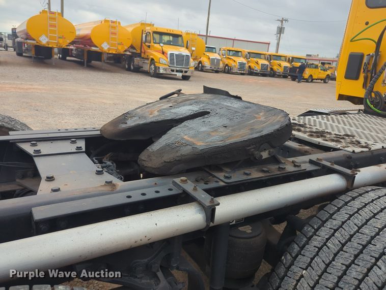 image for item MX9532 2020 Kenworth T680  semi truck