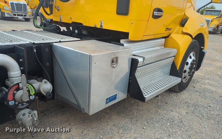 image for item MX9532 2020 Kenworth T680  semi truck