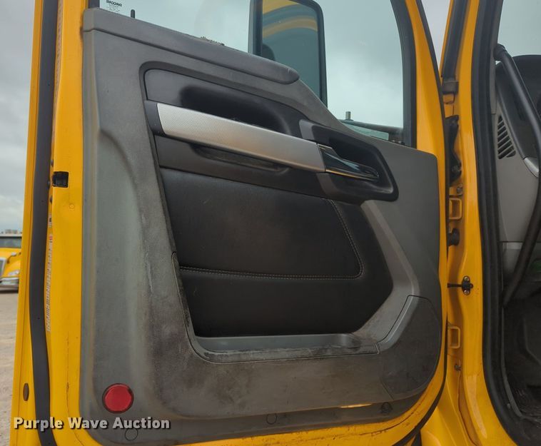 image for item MX9532 2020 Kenworth T680  semi truck