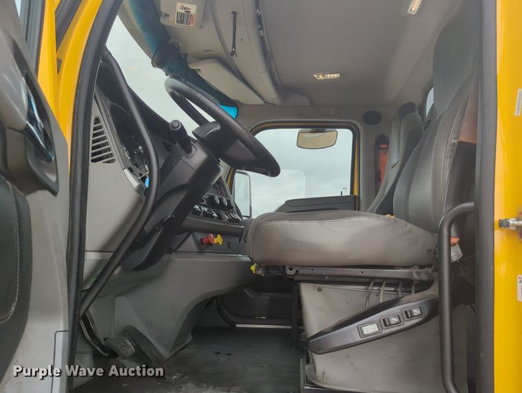 image for item MX9532 2020 Kenworth T680  semi truck