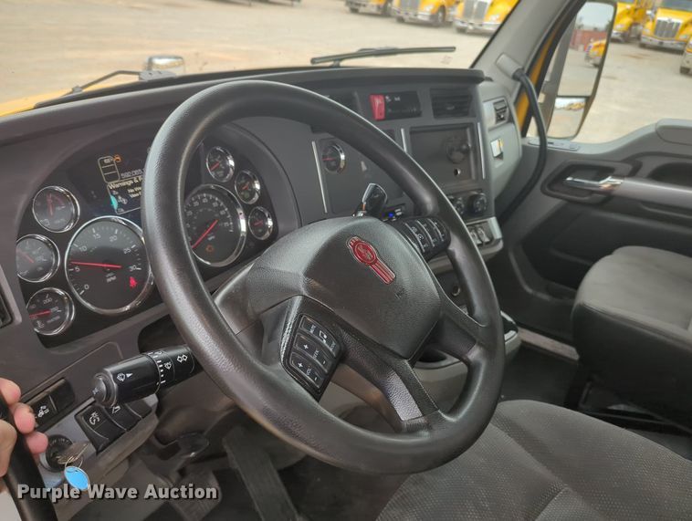 image for item MX9532 2020 Kenworth T680  semi truck