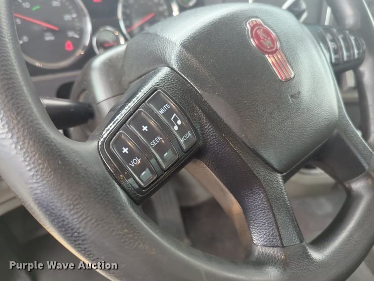 image for item MX9532 2020 Kenworth T680  semi truck