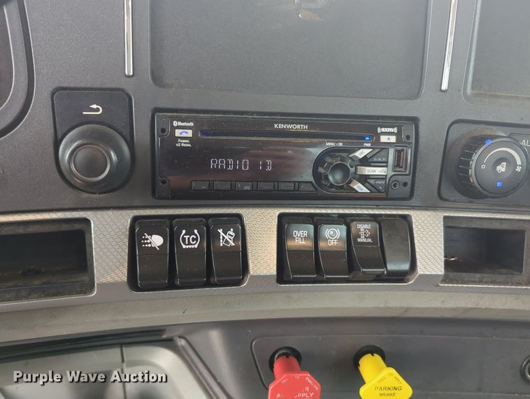 image for item MX9532 2020 Kenworth T680  semi truck