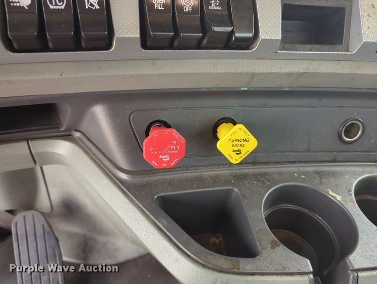 image for item MX9532 2020 Kenworth T680  semi truck