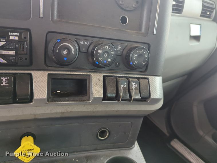 image for item MX9532 2020 Kenworth T680  semi truck