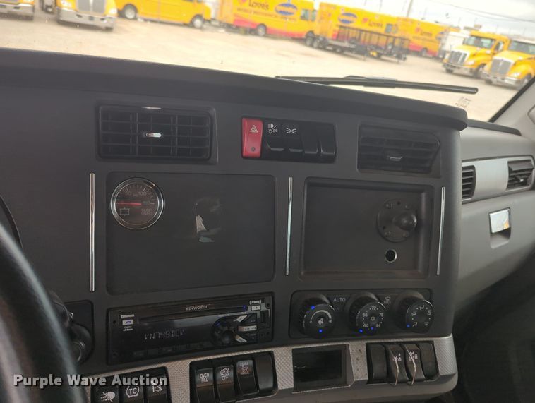 image for item MX9532 2020 Kenworth T680  semi truck