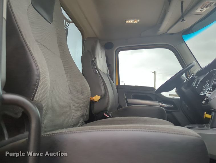 image for item MX9532 2020 Kenworth T680  semi truck