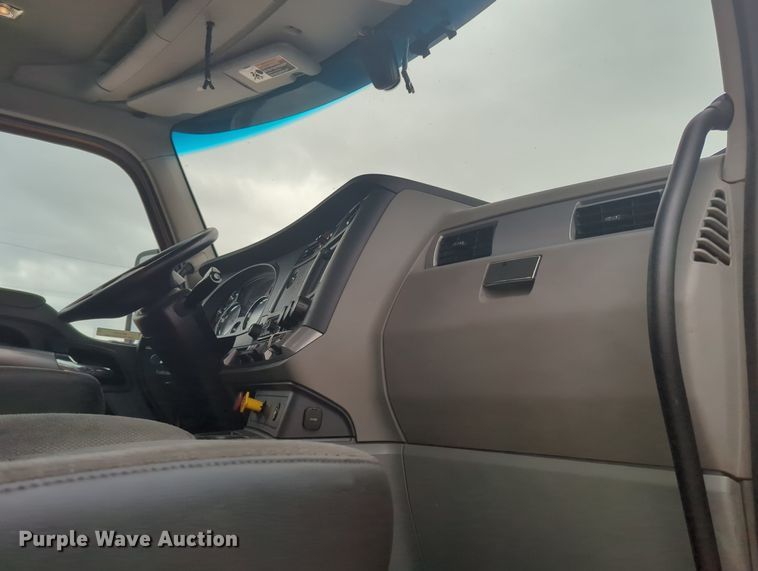 image for item MX9532 2020 Kenworth T680  semi truck