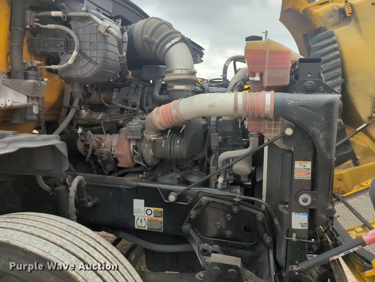 image for item MX9532 2020 Kenworth T680  semi truck