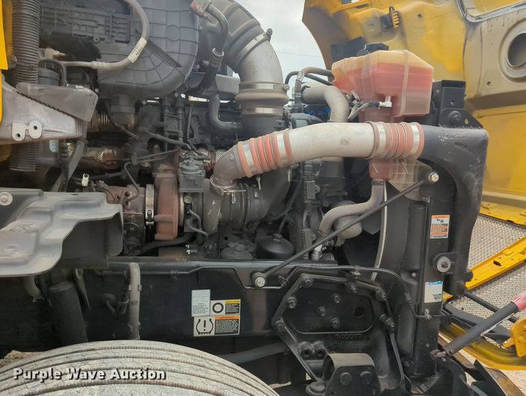 image for item MX9532 2020 Kenworth T680  semi truck