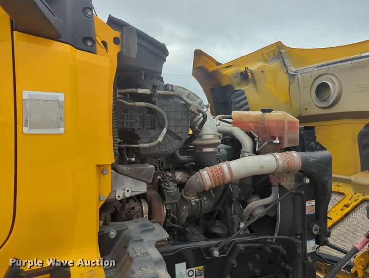 image for item MX9532 2020 Kenworth T680  semi truck