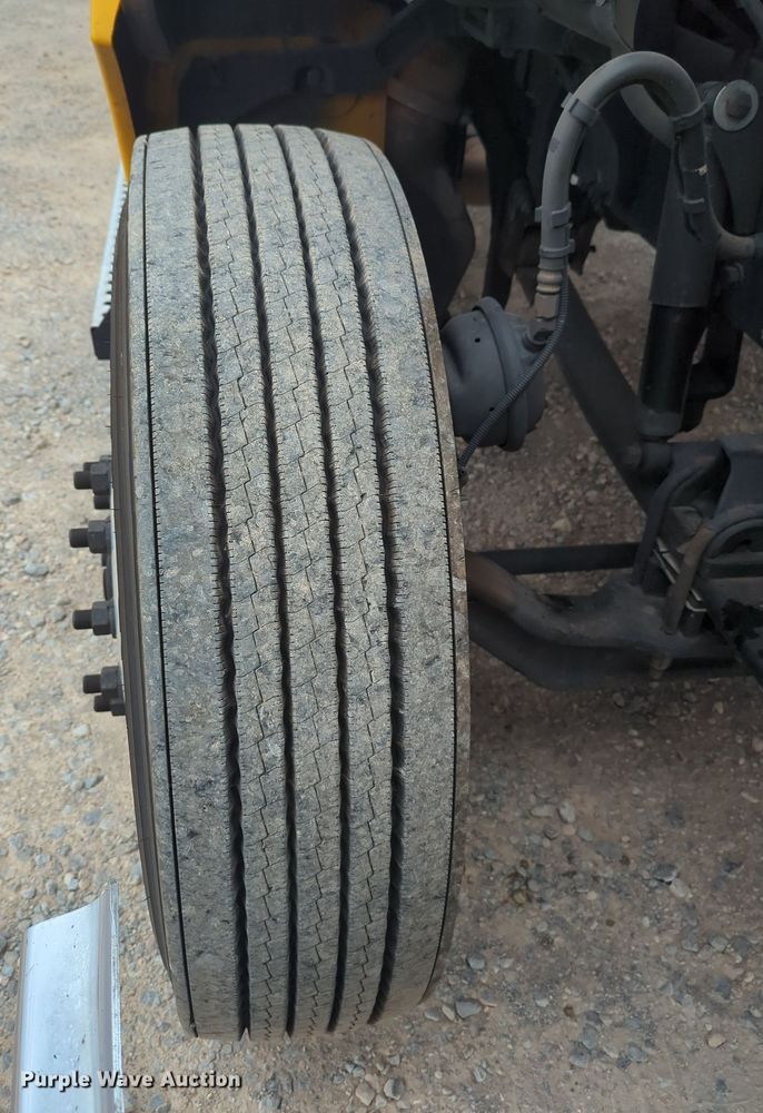 image for item MX9532 2020 Kenworth T680  semi truck