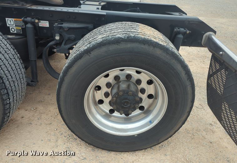 image for item MX9532 2020 Kenworth T680  semi truck