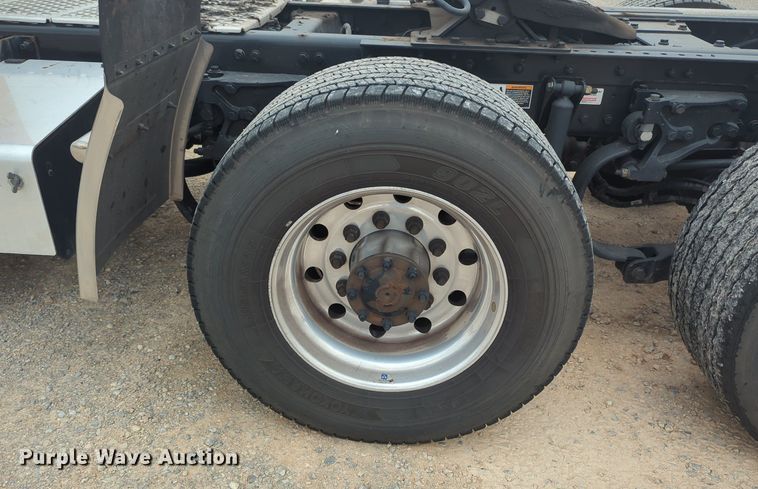 image for item MX9532 2020 Kenworth T680  semi truck