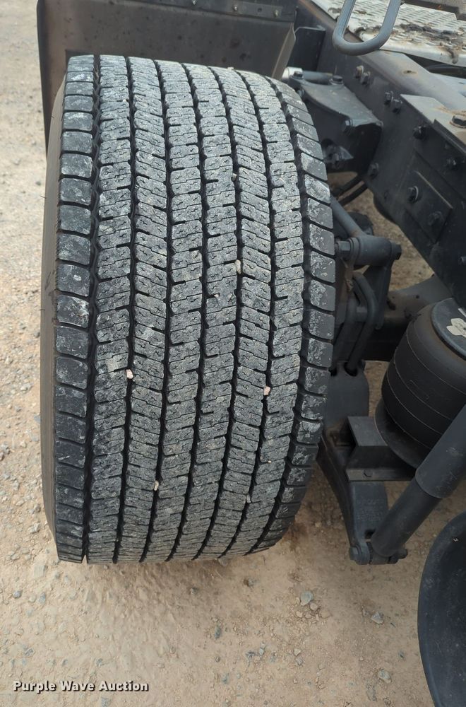 image for item MX9532 2020 Kenworth T680  semi truck