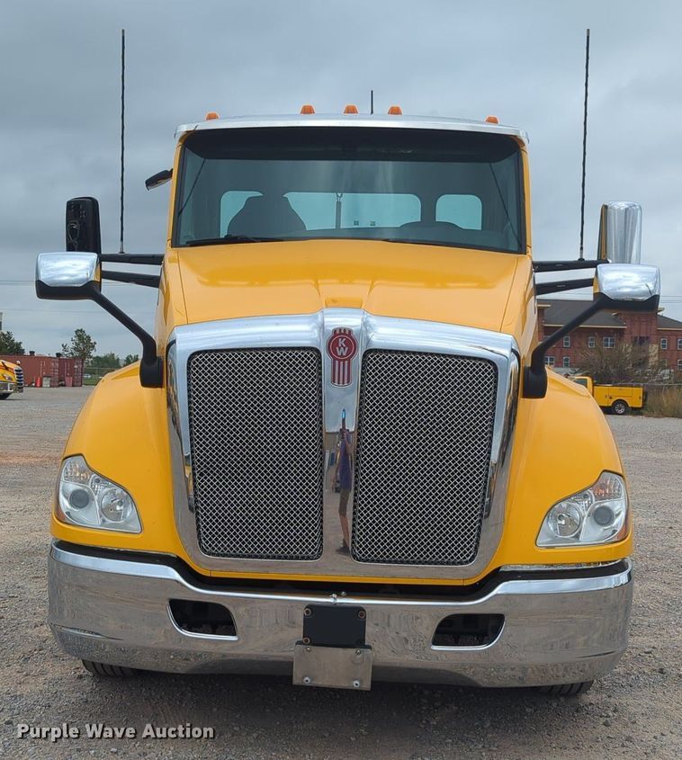 image for item MX9533 2019 Kenworth T680  semi truck