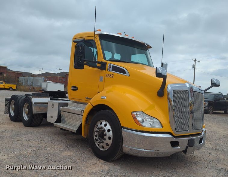 image for item MX9533 2019 Kenworth T680  semi truck