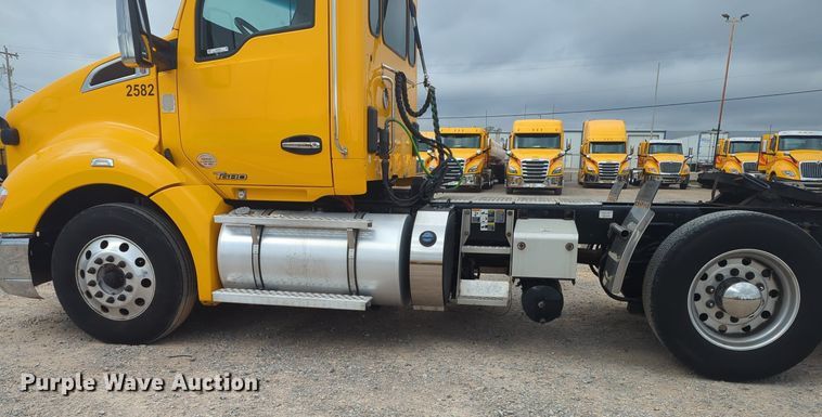 image for item MX9533 2019 Kenworth T680  semi truck