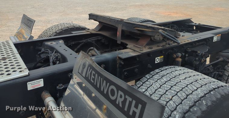 image for item MX9533 2019 Kenworth T680  semi truck