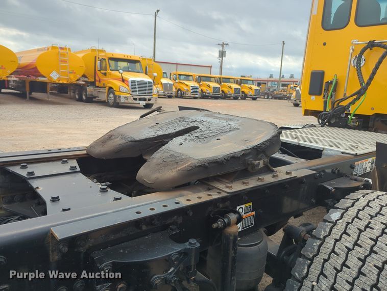 image for item MX9533 2019 Kenworth T680  semi truck