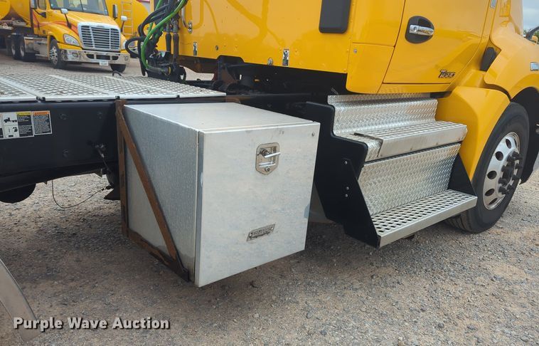 image for item MX9533 2019 Kenworth T680  semi truck