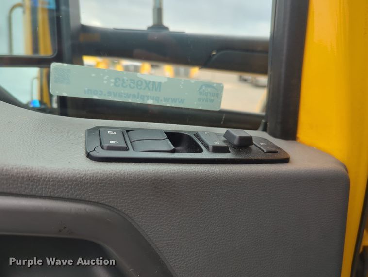 image for item MX9533 2019 Kenworth T680  semi truck