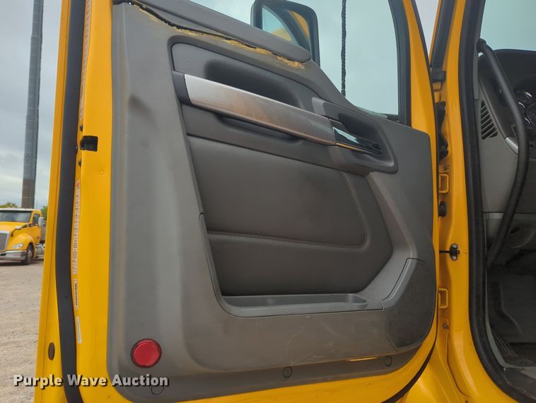 image for item MX9533 2019 Kenworth T680  semi truck