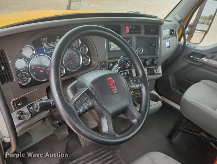 image for item MX9533 2019 Kenworth T680  semi truck