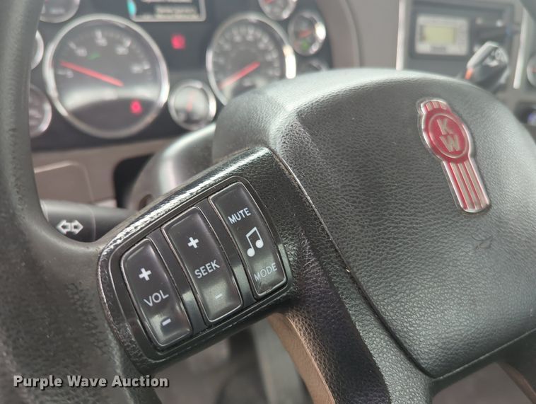 image for item MX9533 2019 Kenworth T680  semi truck