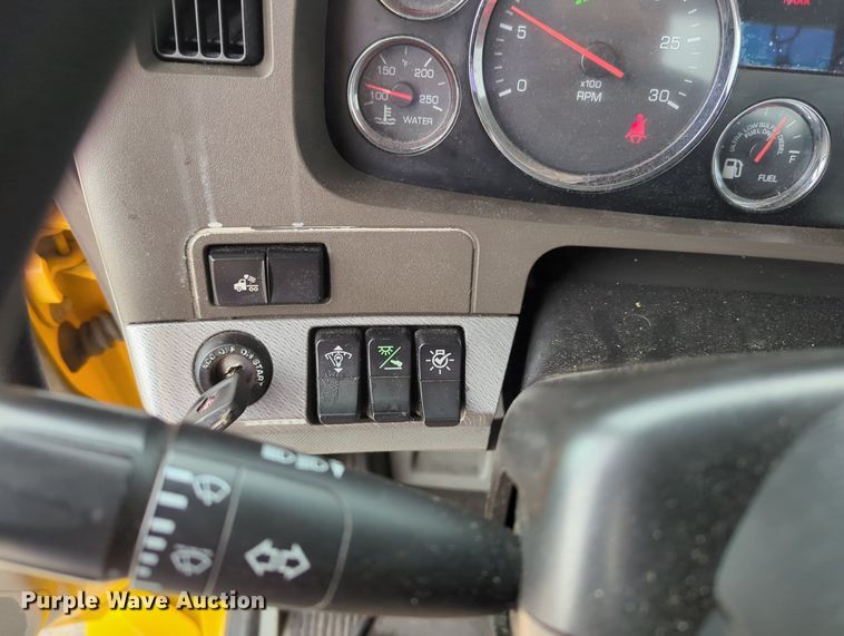 image for item MX9533 2019 Kenworth T680  semi truck