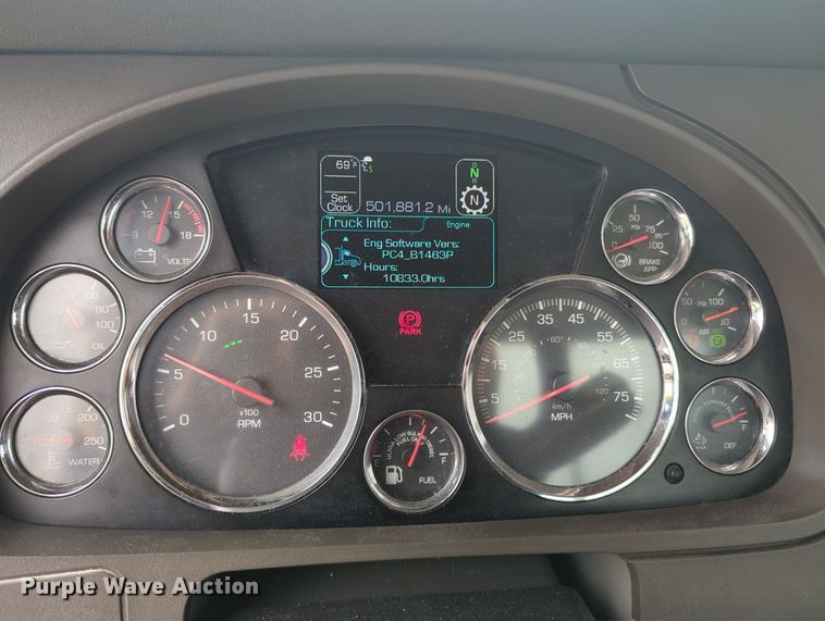 image for item MX9533 2019 Kenworth T680  semi truck