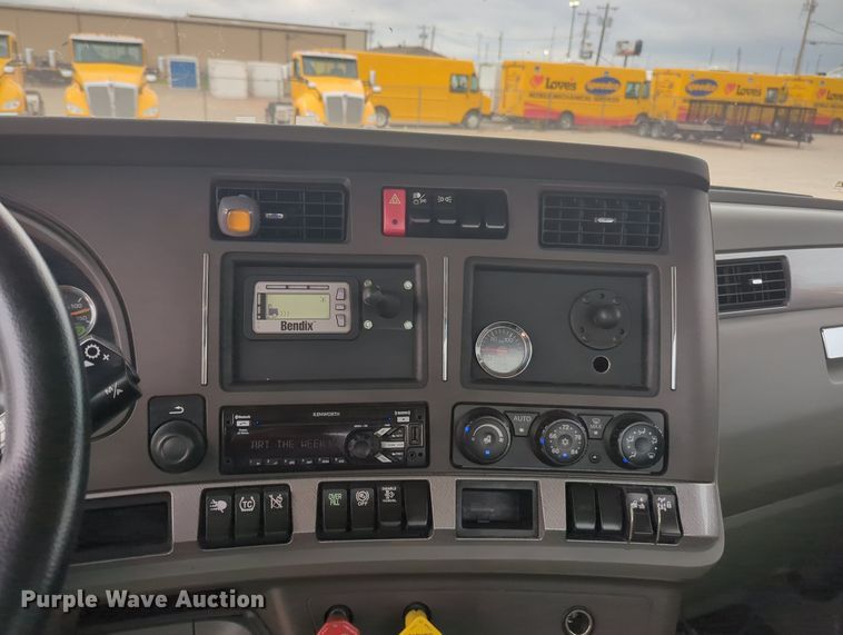 image for item MX9533 2019 Kenworth T680  semi truck