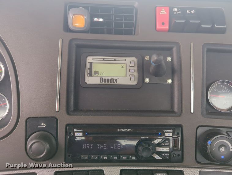 image for item MX9533 2019 Kenworth T680  semi truck