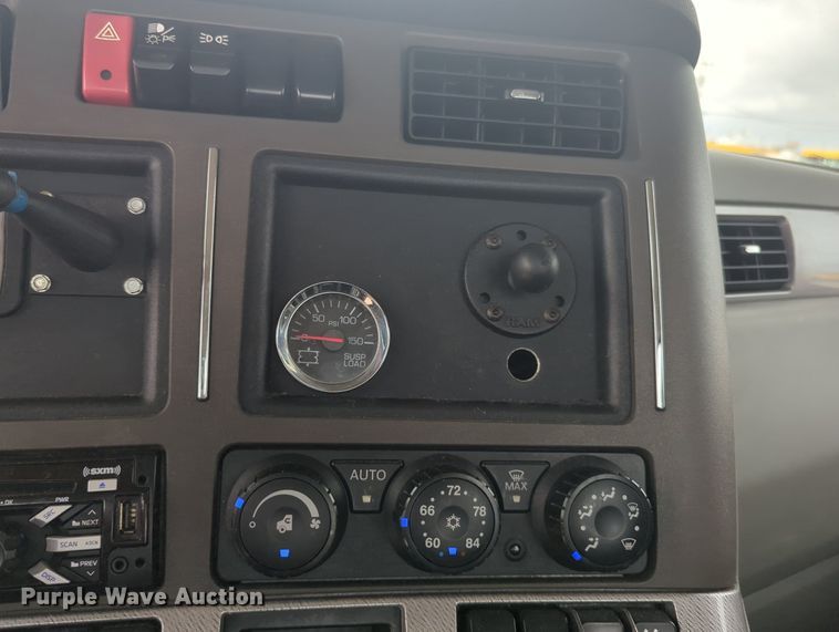 image for item MX9533 2019 Kenworth T680  semi truck