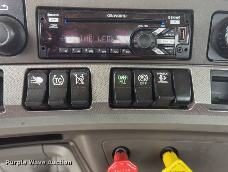 image for item MX9533 2019 Kenworth T680  semi truck