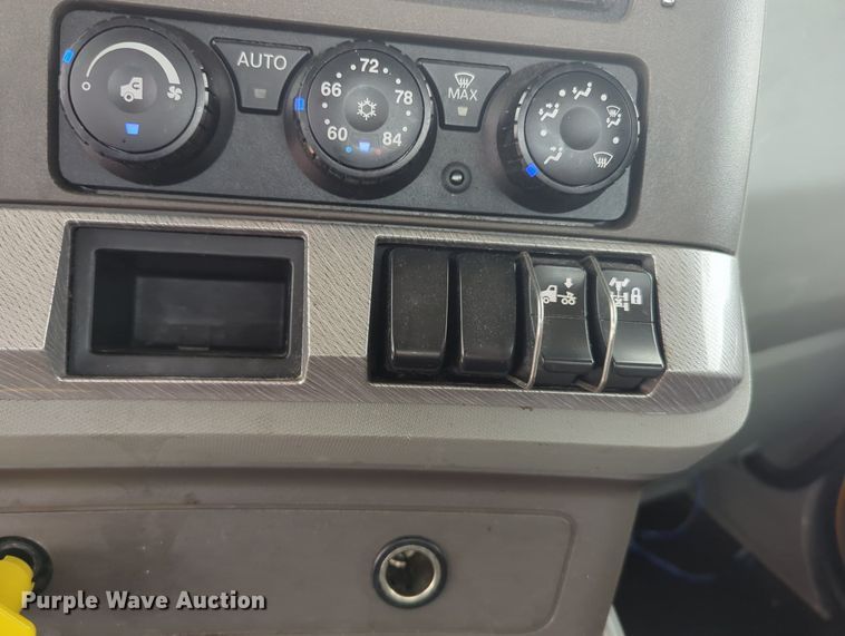 image for item MX9533 2019 Kenworth T680  semi truck