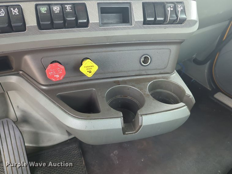 image for item MX9533 2019 Kenworth T680  semi truck