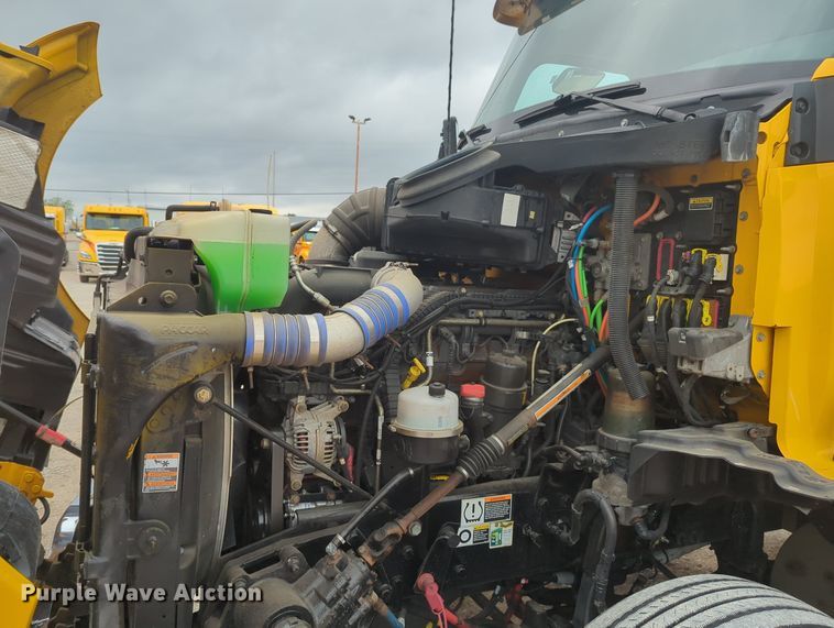 image for item MX9533 2019 Kenworth T680  semi truck