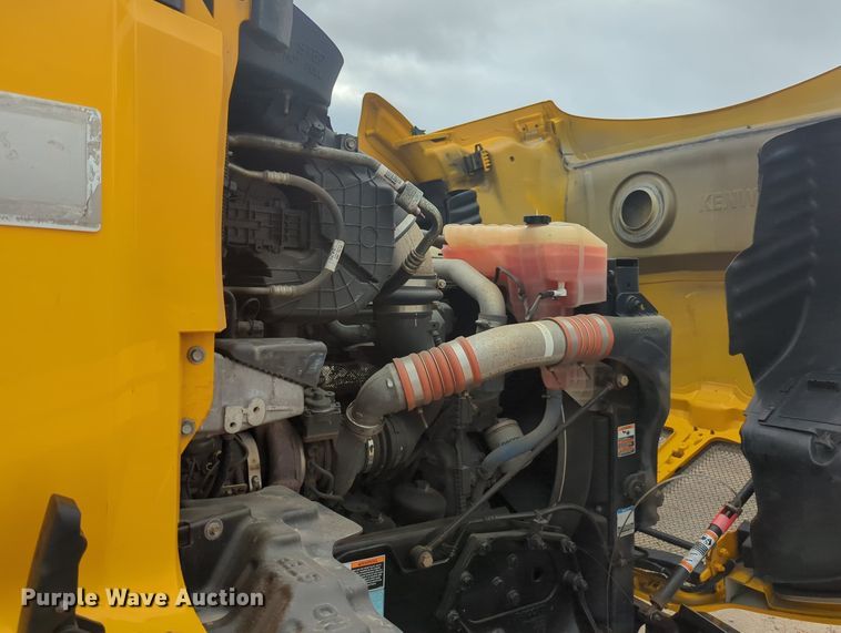 image for item MX9533 2019 Kenworth T680  semi truck