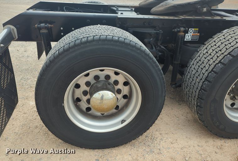 image for item MX9533 2019 Kenworth T680  semi truck