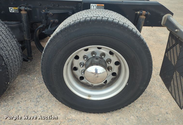 image for item MX9533 2019 Kenworth T680  semi truck