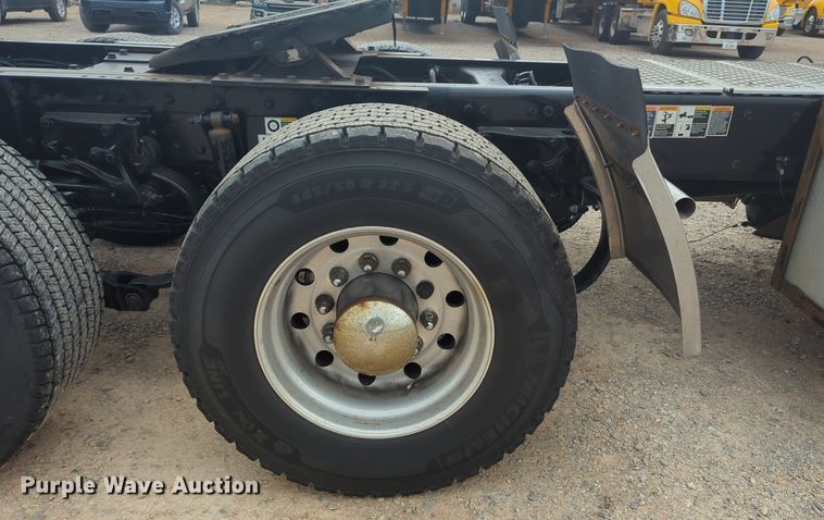 image for item MX9533 2019 Kenworth T680  semi truck