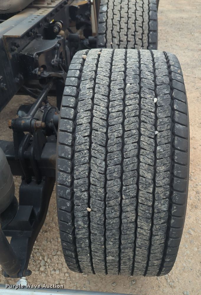 image for item MX9533 2019 Kenworth T680  semi truck