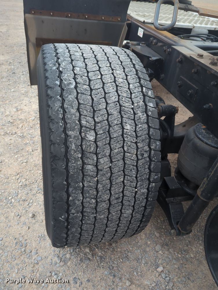 image for item MX9533 2019 Kenworth T680  semi truck