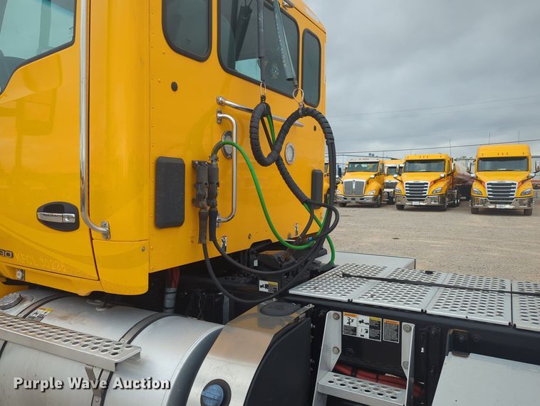 image for item MX9534 2020 Kenworth T680  semi truck